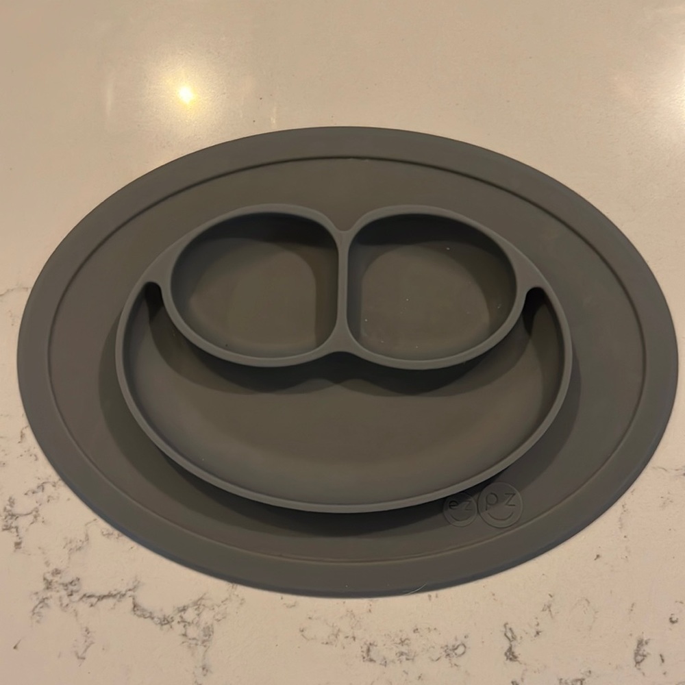 EzPz, less mess more fun. Suction plate